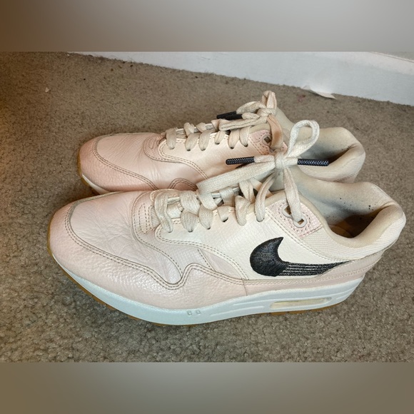 Nike Air Max Light Pink Sneakers Size 9 - Picture 5 of 11